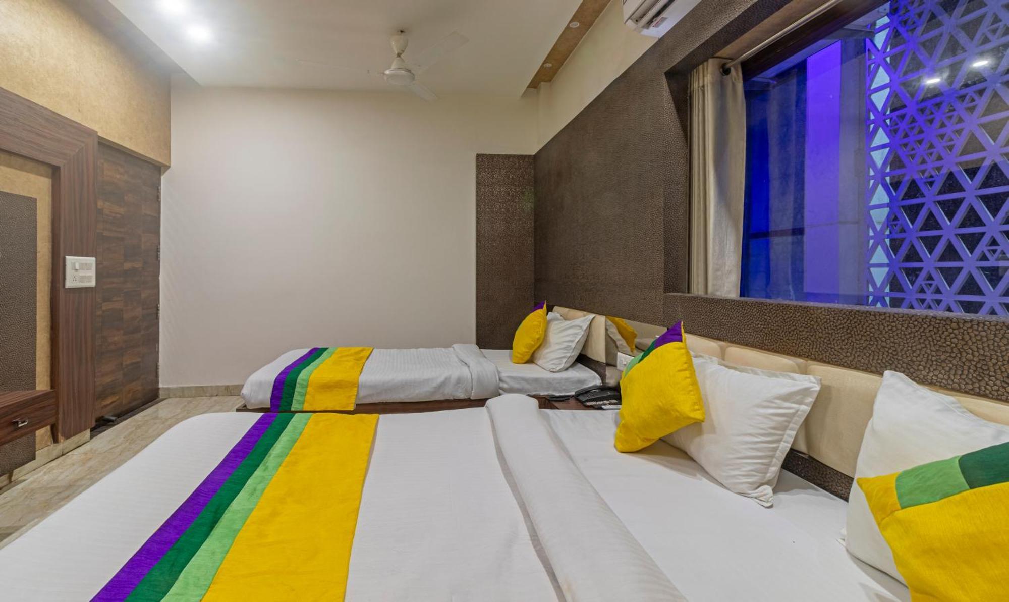 Itsy Hotels Shree Anand Dham, วรินดาวัน ภายนอก รูปภาพ